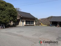 管理棟横にある集会所（ウォッシュレットあり※100円/回）