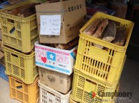 管理棟
荷物になりがちな薪も現地調達可能