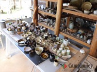 手作り陶器も販売中