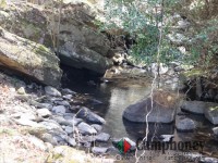 テントサイトの横の川