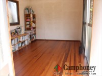 内観（本棚のある部屋もある）