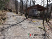 第2バンガローの横の道