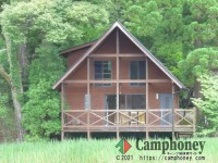 周囲700mの自然湖を取り囲むロッジ【基本5名（最大10名）用】