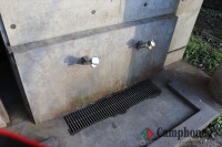 トイレ前の水場