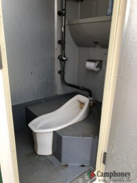仮設トイレ