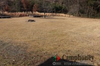 持込みテントを芝またはウッドデッキに設営