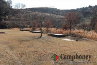 持込みテントを芝またはウッドデッキに設営