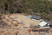 持込みテントを芝またはウッドデッキに設営