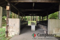 【無料キャンプ場】林間サイト、バイクは乗入れ可、予約も可能、手続き必要