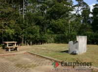 思いっきりアウトドア気分を満喫したい方はこちら。テント張りから炊事まで、大自然の中で思いっきり楽しんでください。