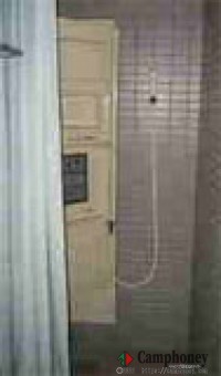 コイン式温水シャワー
100円で4分間お湯が出ます。