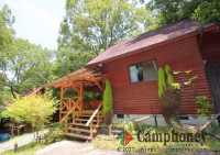 コテージ（定員6名、最大8名）専用温泉＆デッキテラス＆自炊設備付き