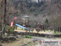 遊具＆芝の広場あり