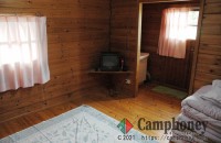 【ミニログハウス】3名用、2000～6300円、エアコン・トイレ・テレビ・寝具・洗面台