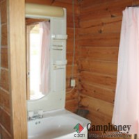 【ミニログハウス】3名用、2000～6300円、エアコン・トイレ・テレビ・寝具・洗面台