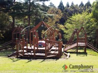 大きなてんとう虫が目印の木製遊具