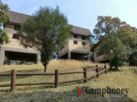 山小屋風、定員4名(最大6名)