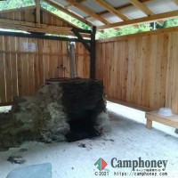 川沿い【オートサイト】1区画約7*7mまたは7*5m、電源あり。但し全区画でシェア