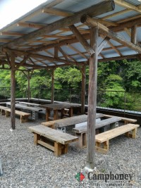 屋根付きで雨天でもご利用可能