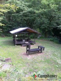 屋根付きで雨天でもご利用可能