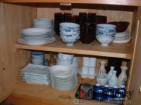 キッチンは12人用の食器を揃えてあります。