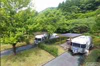 専用キャンピングトレーラー付きのテントサイト【ショート】