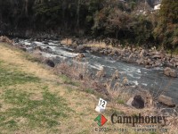 Bサイト横は流れの急な川