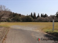 オートサイト（広場入口側からの眺め）