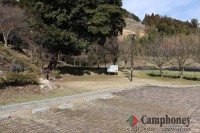 駐車場すぐ横はキャンプ禁止