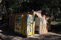 キャンプ場入口のトイレ