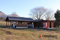 中央の炊事場・トイレ・シャワー