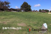 1区画100平方メートルと余裕の広さ【AC電源あり】オートサイト