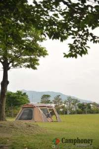 広々した芝生でキャンプ【運搬時、芝生横まで乗入れ可】
