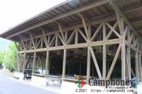 屋根付きバーベキューハウス【持込みBBQ】1コーナー2000円/2時間＋入場料100円/人・3歳以下無料