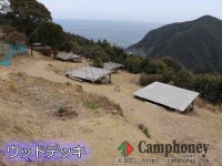 高台から海が見渡せる絶景キャンプ場、持込みテント、ウッドデッキ／芝生(3.5*3.5m）